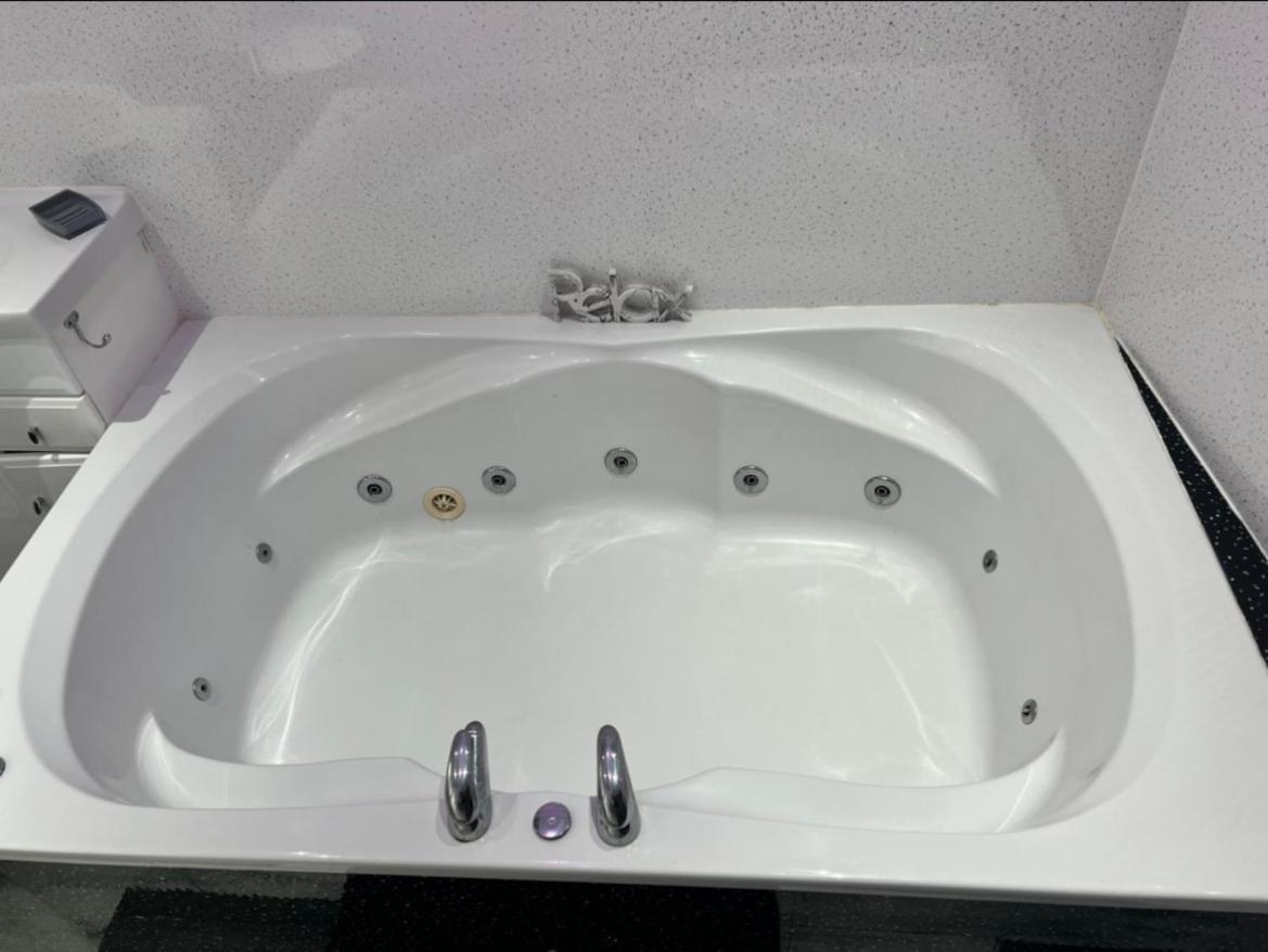 Sea View Lavish Apartment Sky Tv Whirlpool Bath Huge Balcony Newly Refurbished Bridlington Exterior foto